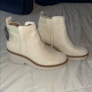 Kohl's Women's Beige Suede Ankle Booties
